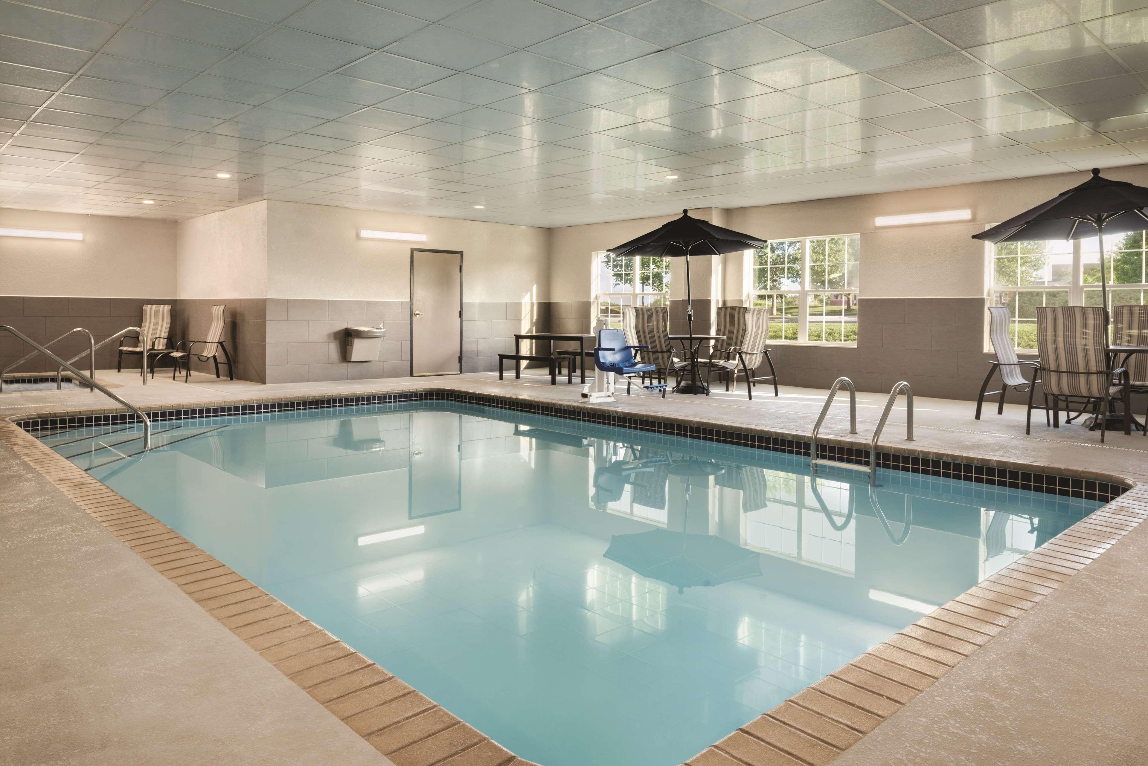 Country Inn & Suites By Radisson, Coralville, Ia Экстерьер фото